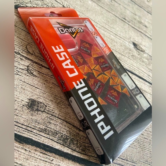 NWT! Protective phone case. Brand new in box. For iPhone 14 and 13 - Picture 7 of 11